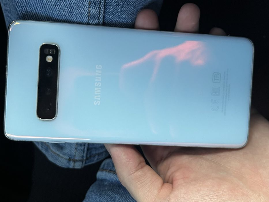 Samsung S10 продается