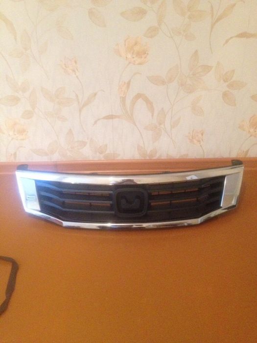 Продам решетку радиатора на Хонду Аккорд