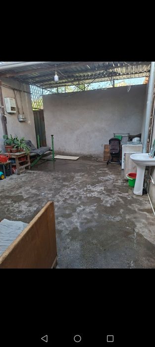 Прадается дом 1 сотка 2 комната кухня  и санузел  цена дагаварная