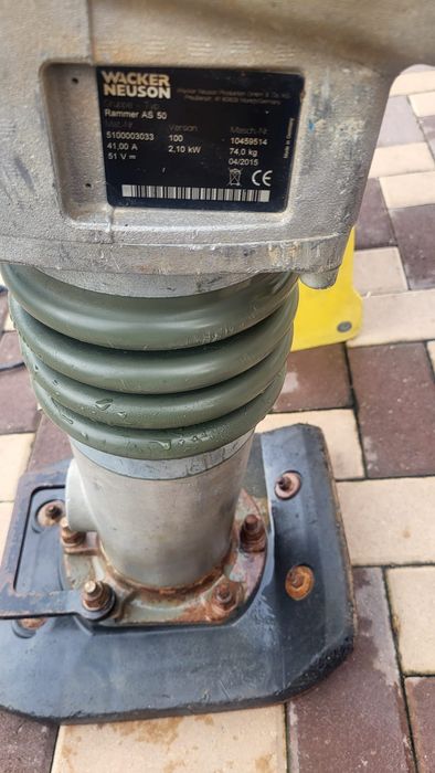 Mai compactor profesional pe acumulator Waker Neunson