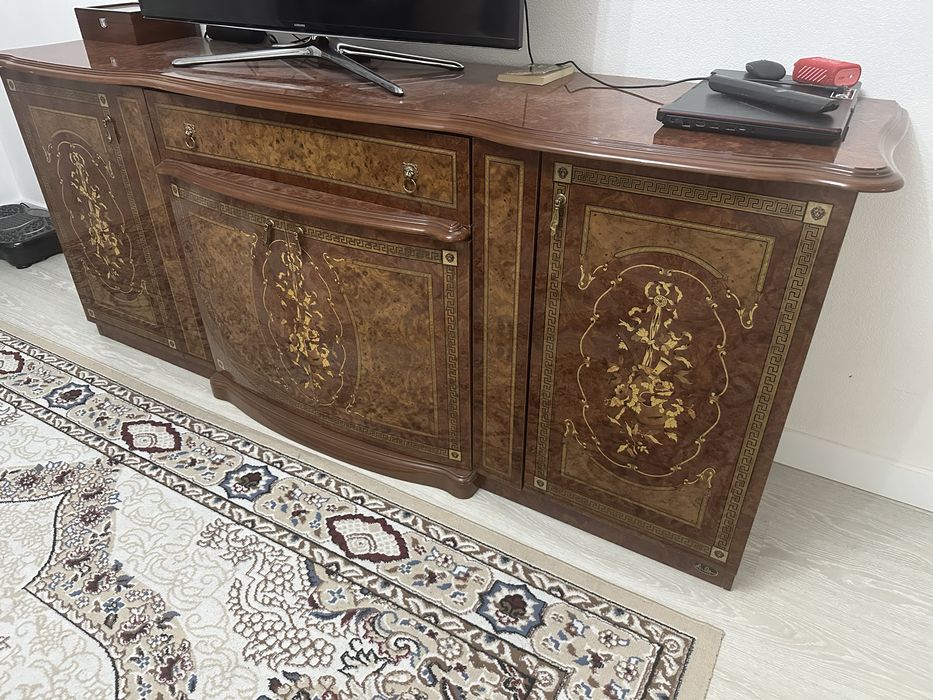 Комод с зеркалом