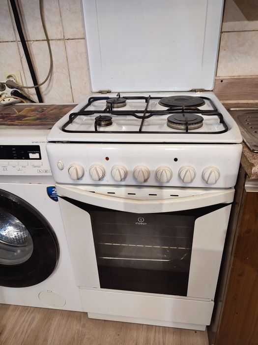 Продам газовую плиту