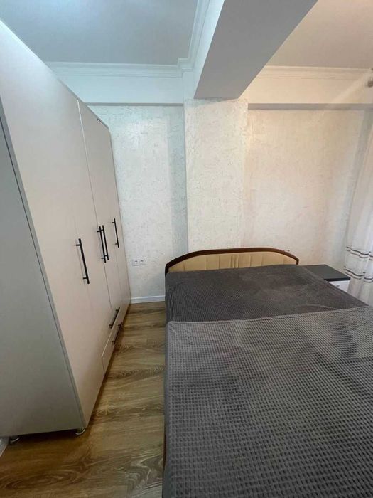 Тристаен имот в Студентски град