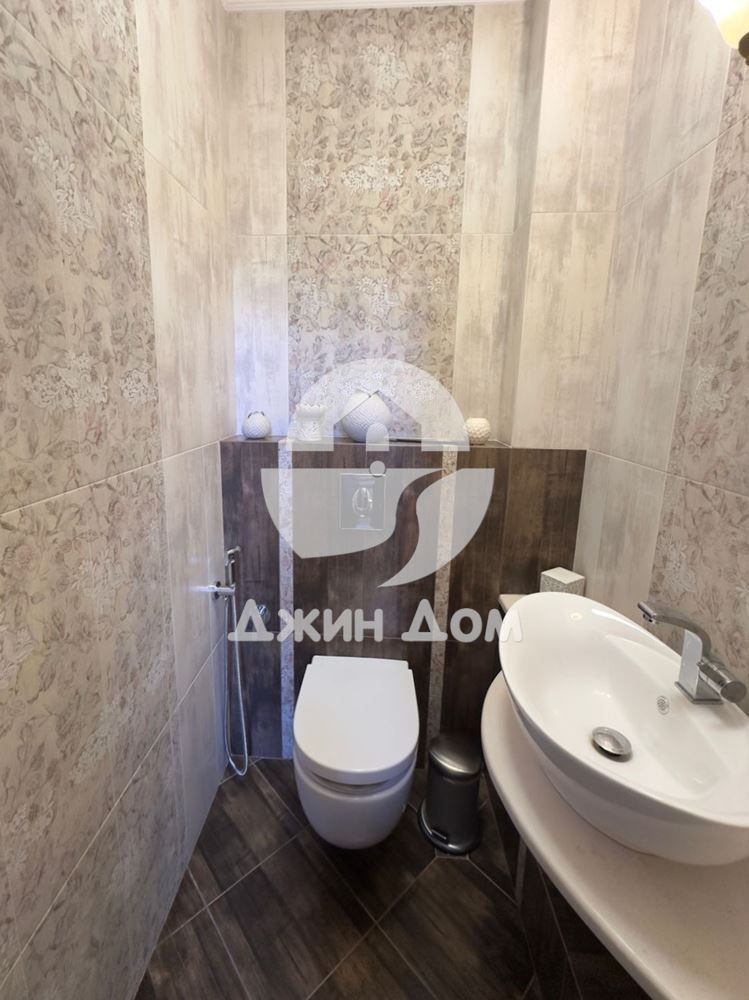 Просторна двуетажна къща в к-с „Виктория Резиденс“, гр. Поморие