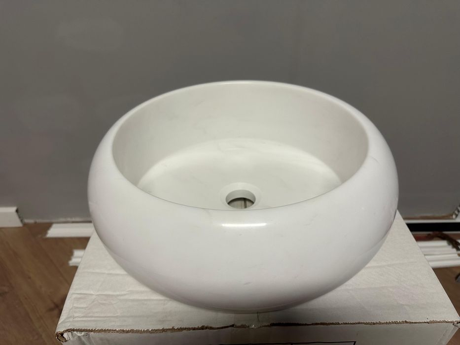 Vindem lavoare din piatra naturala