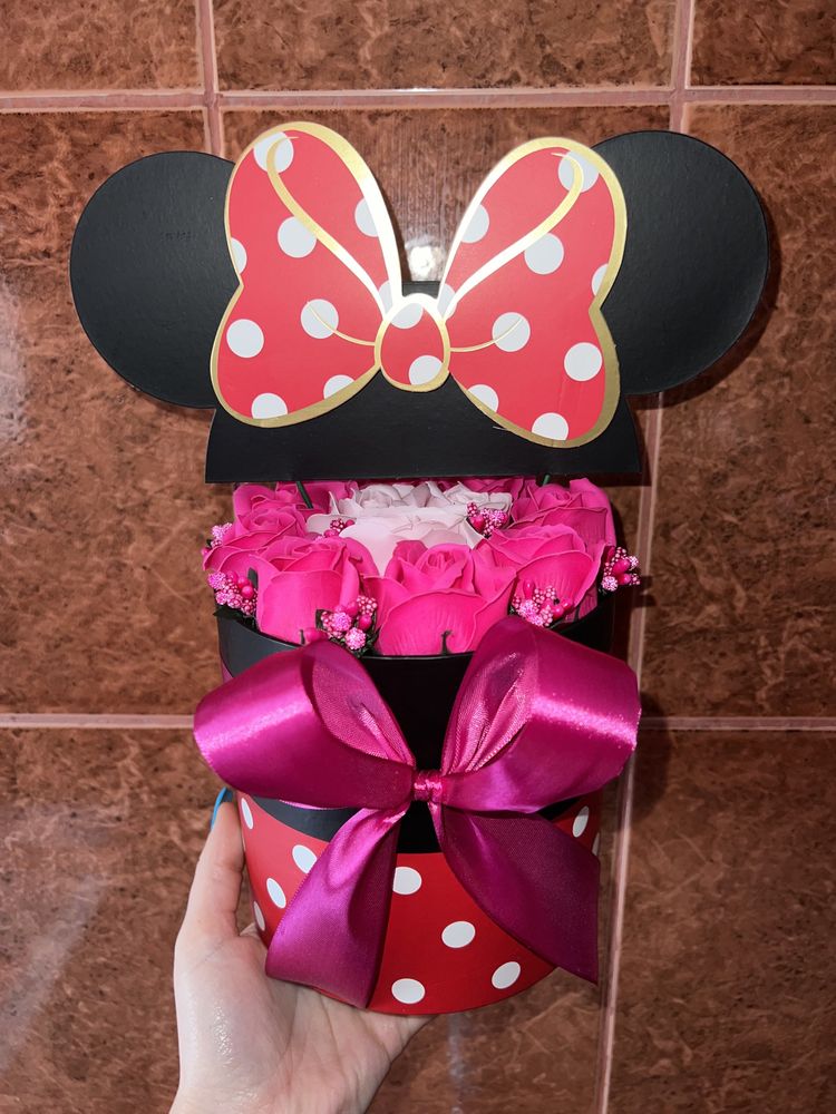 Aranjament trandafiri parfumati din sapun Mickey Minnie Mouse