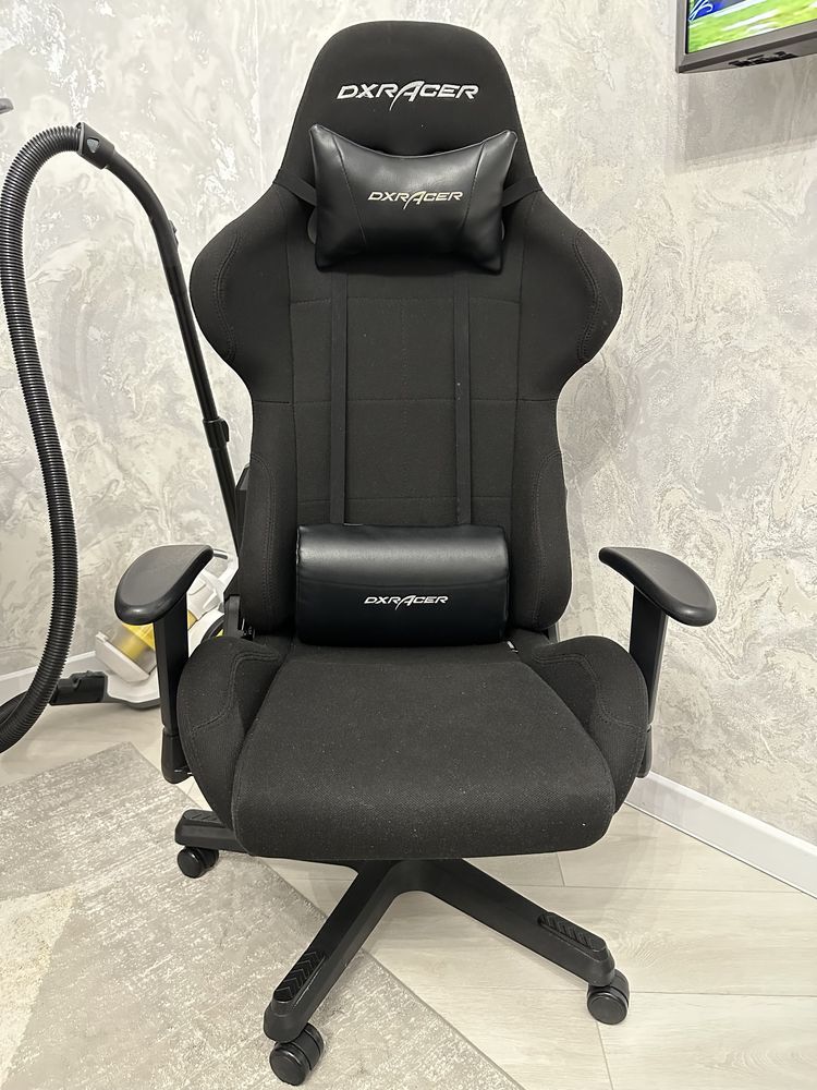 Продам компьютерное кресло DXRACER