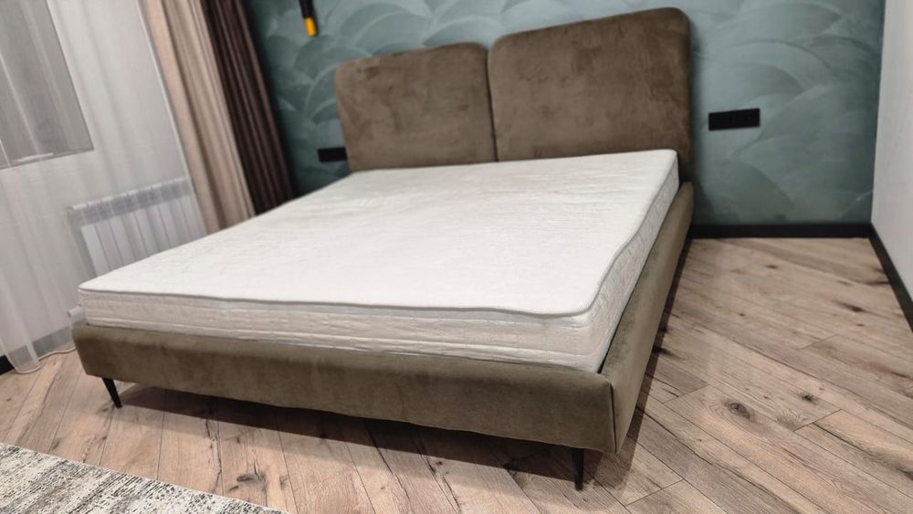 Кровать с матрасом