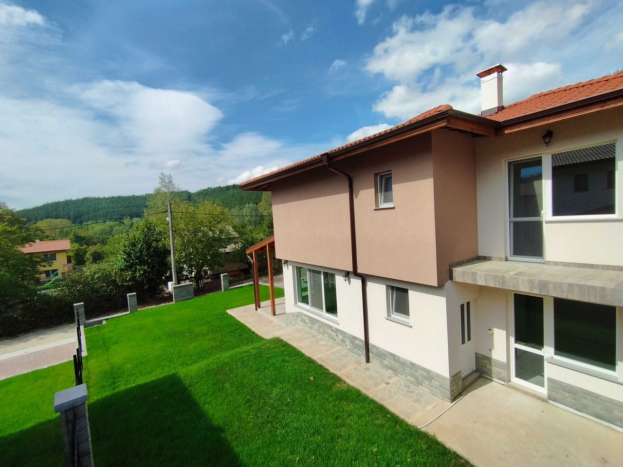 Продава се Къща в с. Драгичево, Област Перник - 226 кв.м за 1585 €/кв.м - Снимка #9