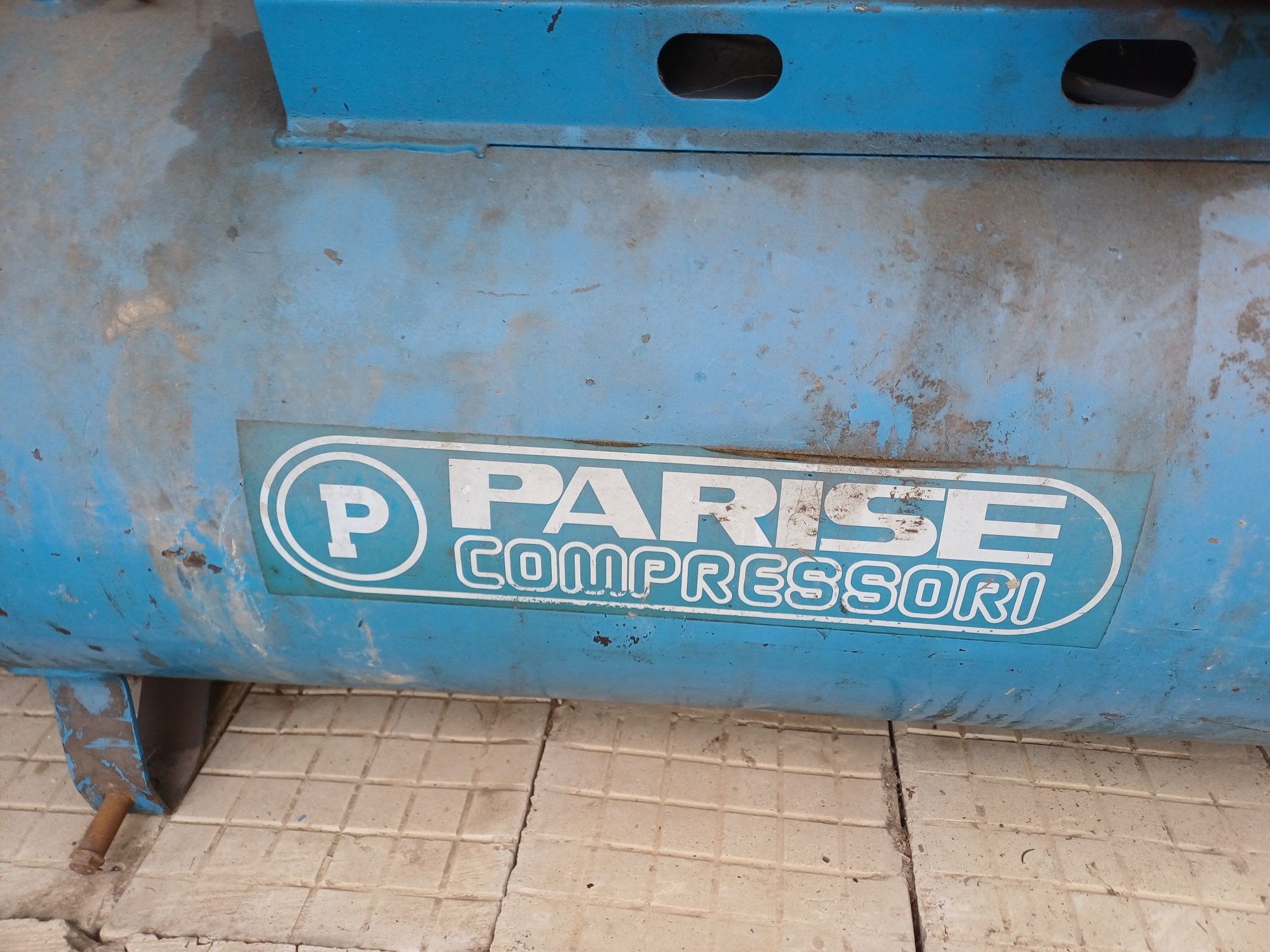 Трифазен компресор за въздух PARISE COMPRESSORI - 300л+
