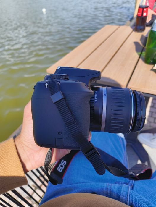 Цената е крайна ! Canon 2000D ,като нов на 7000 кадъра