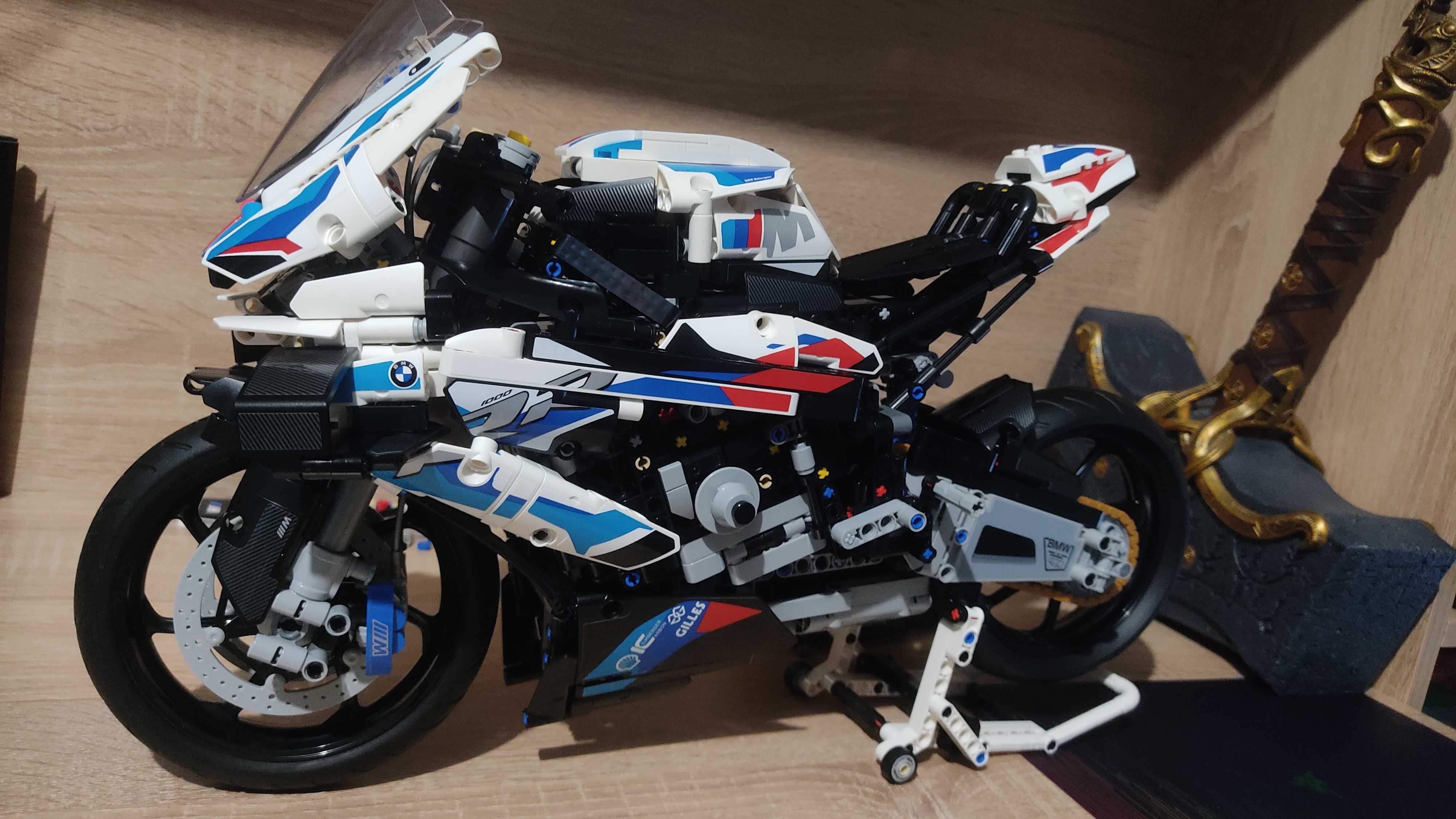 Лего Конструктор / Lego Technic 42130 BMW M1000RR / Мотор