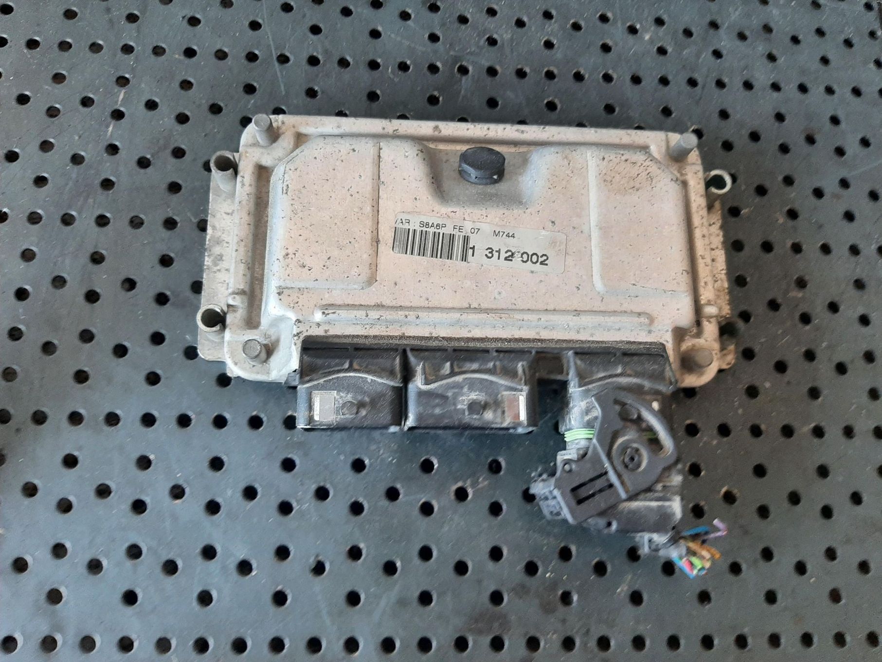 ecu calculator motor citroen saxo 1.1 b  0261206246  9637838780