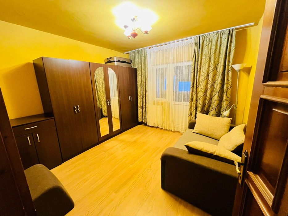 Se vinde apartament 3 camere decomandat