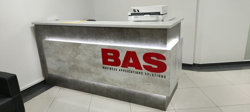 Ресепшены, стойки под заказ.