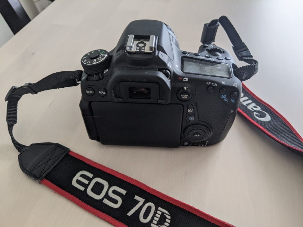 Canon EOS 70D + EFS 18-55 mm