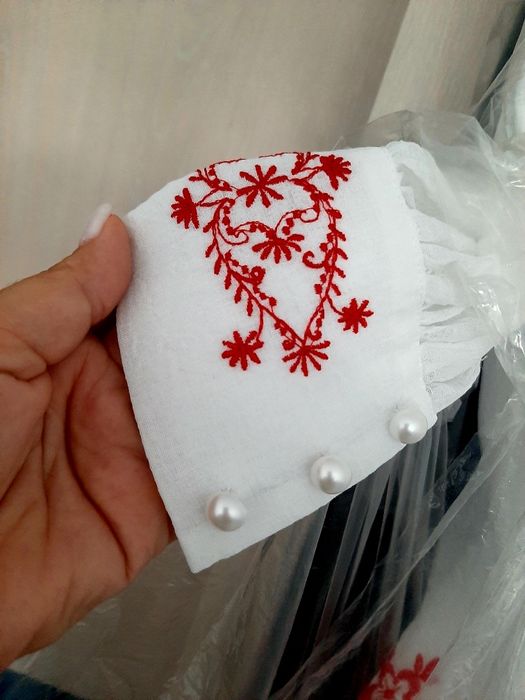 Vând rochie cu motive tradiționale Daleea