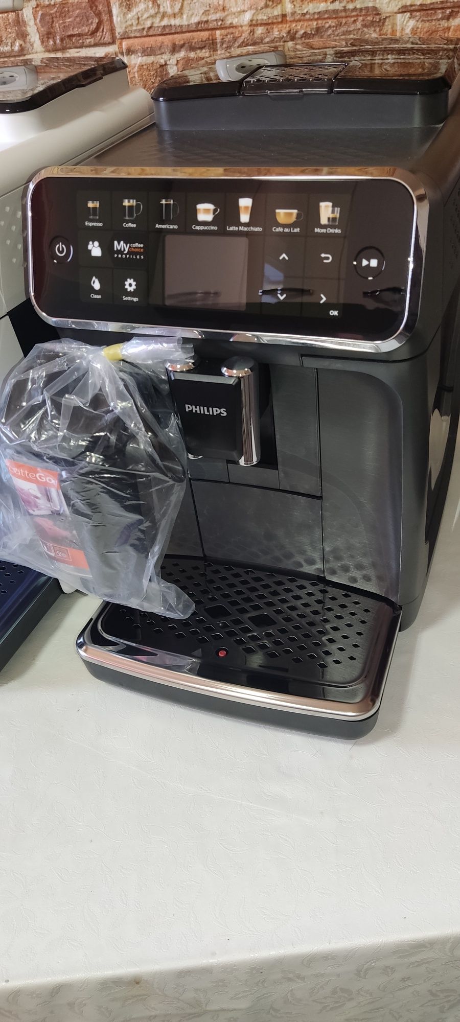 Espressor Philips seria 5400 LatteGo NOU