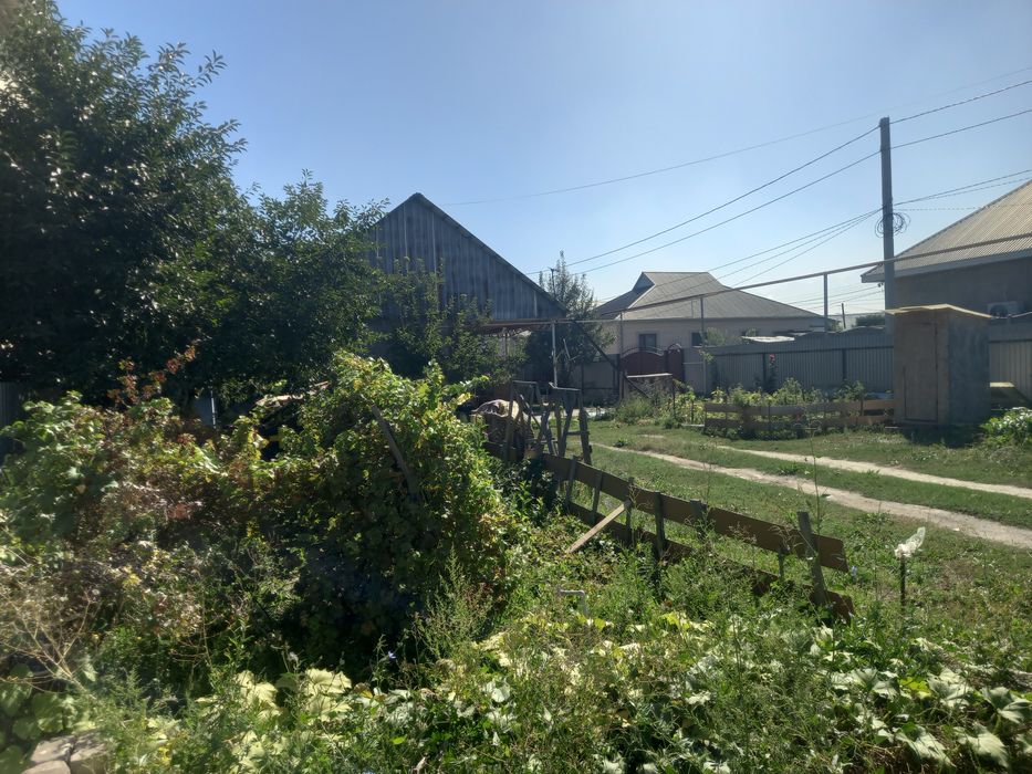 Продам дом 3 комнат с участоком 8 соток