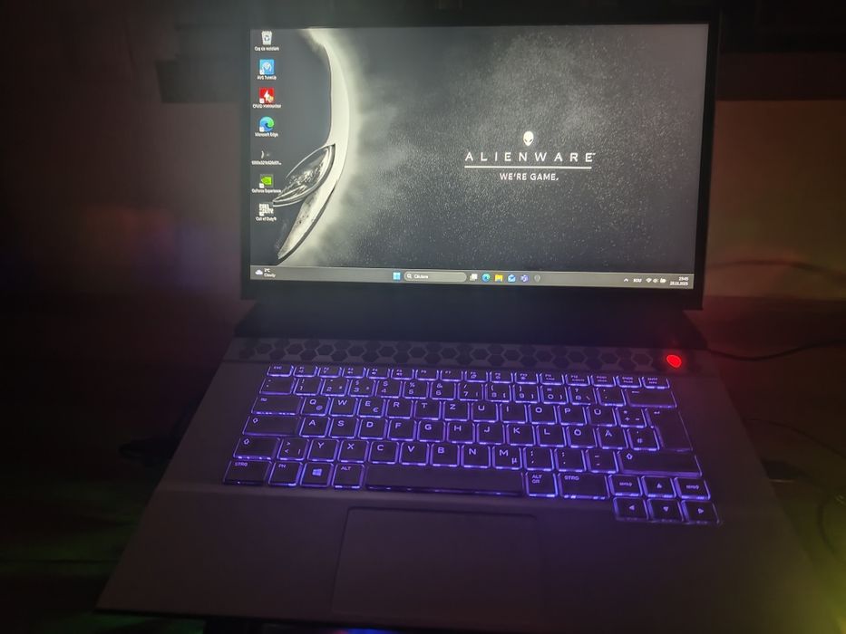 Vând Alienweare m15 r3