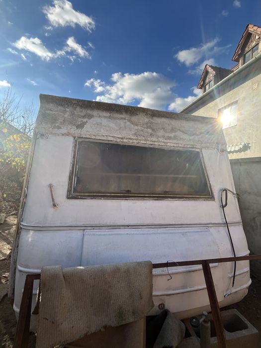 Rulota alba folpsita dar este in stare buna, e dotata