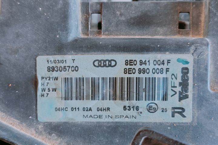Far dreapta  Valeo cu lupa  8E0941004F Audi A4 B6