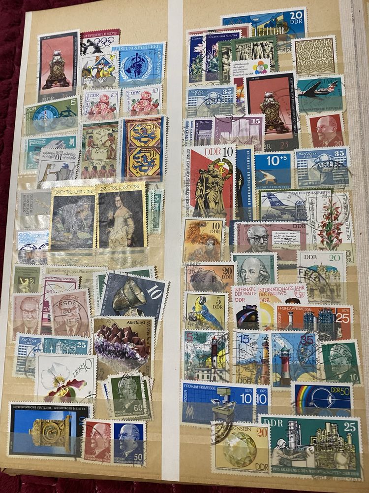 Vând clasor cu 800+ timbre din Germania de est