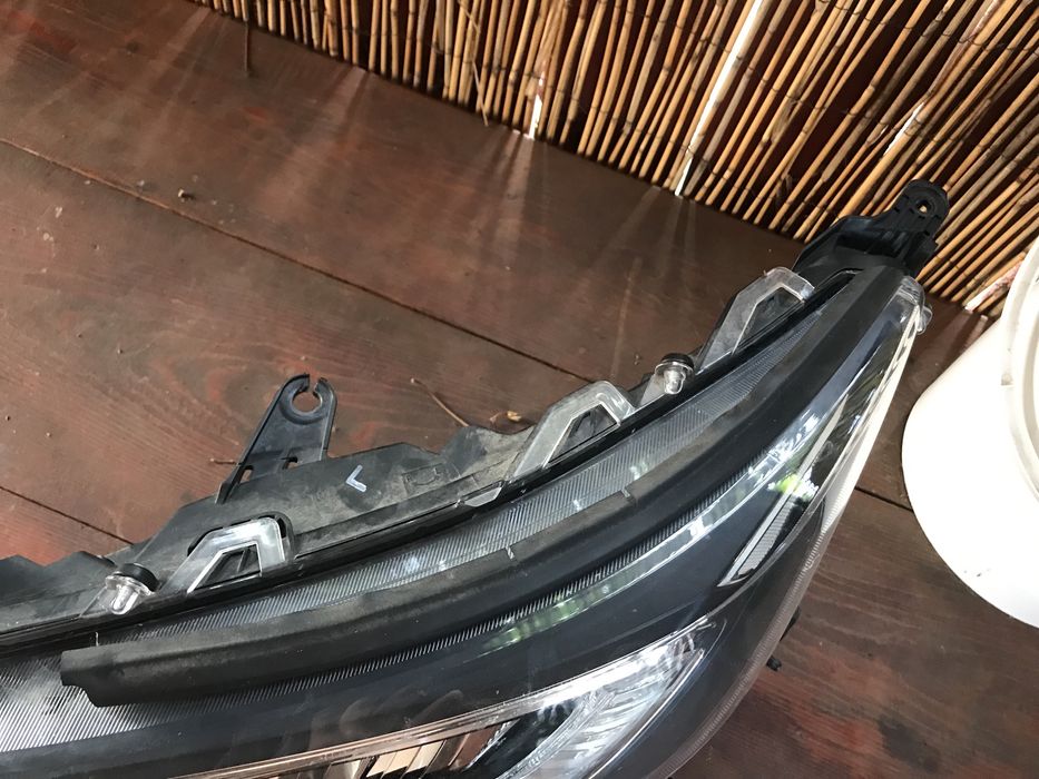 Vand far stânga Toyota rav 4