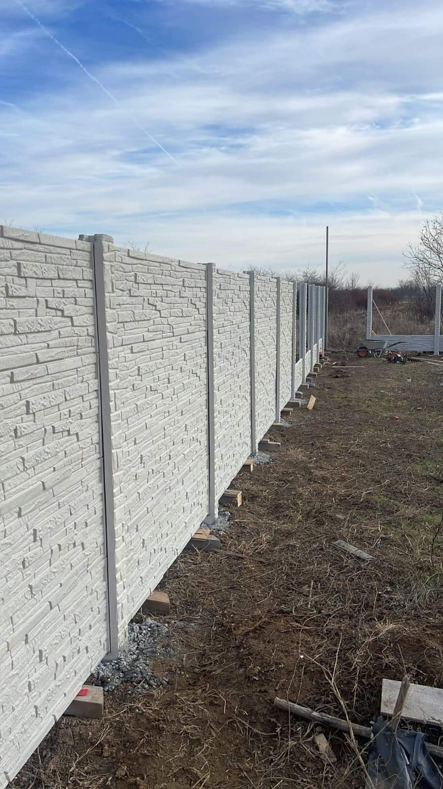 Oferta garduri din beton premium placi de gard Model Lemn