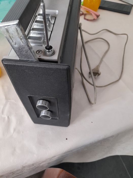 Vind radiocasetofon RADIORECORDER cu mici defecte