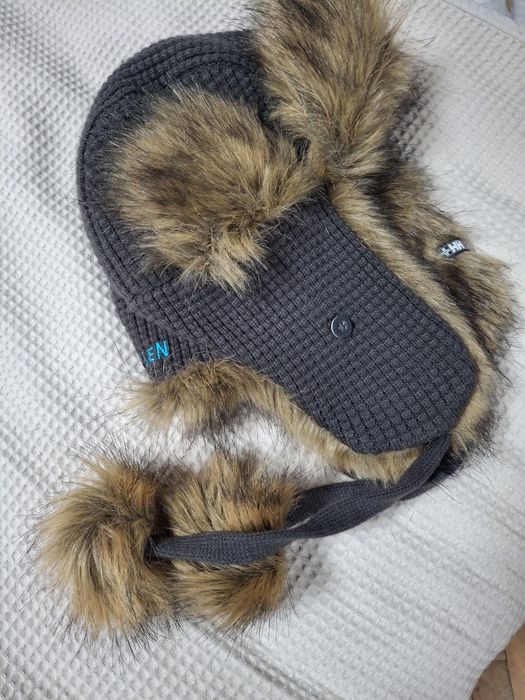 Шапка ушанка Helly Hansen . Един размер.ученическа