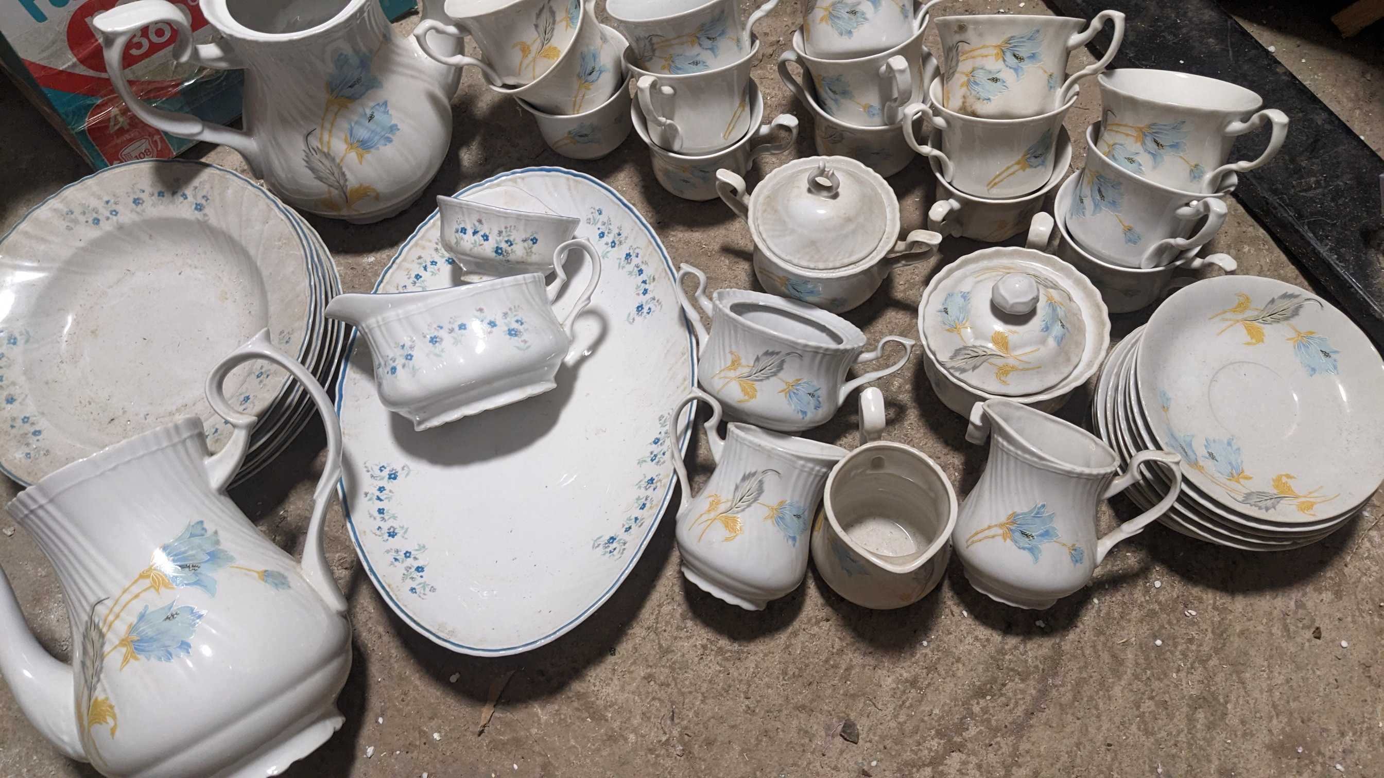 Diverse piese vesela vintage din portelan cu floare de nu ma uita