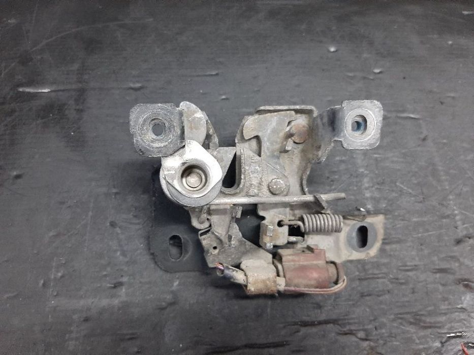 broasca capota audi a6 c5 4b0823509