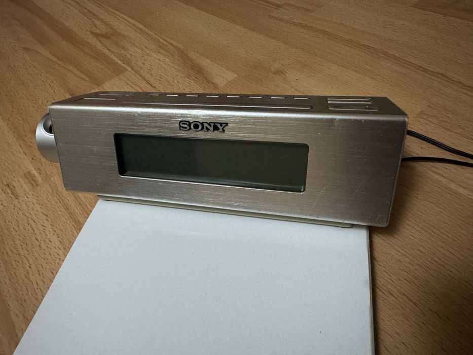 Радиочасовници Sony и Tevion