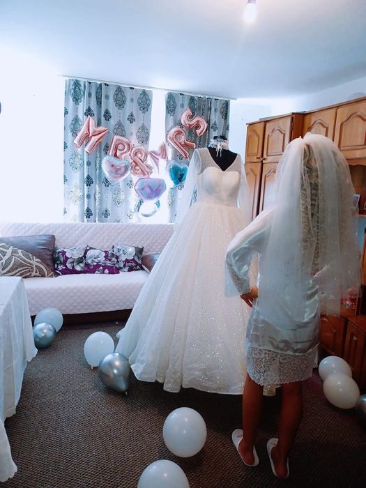 Vânzare rochie de mireasă  si costum Mire