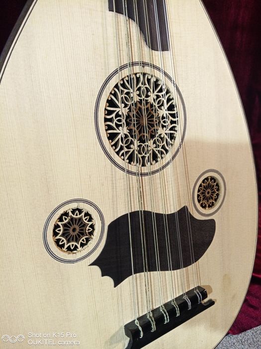 Уд.Турски  музикален инструмент.