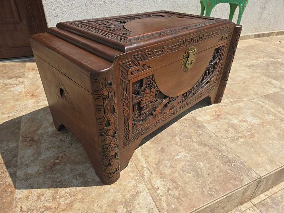 Lada de zestre veche sculptura deosebită,motiv orientala.