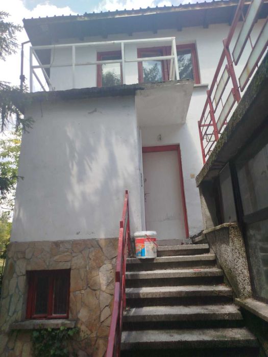 Продавам къща в град Банкя