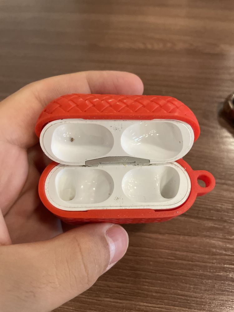 Продам кейс Air pods pro 1