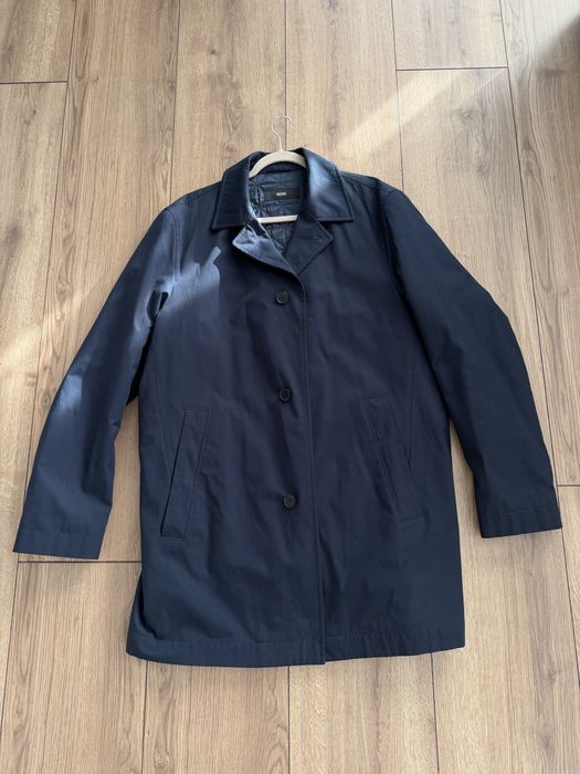 Pardesiu / Trenci Hugo Boss original marimea 56 XL impermeabil.