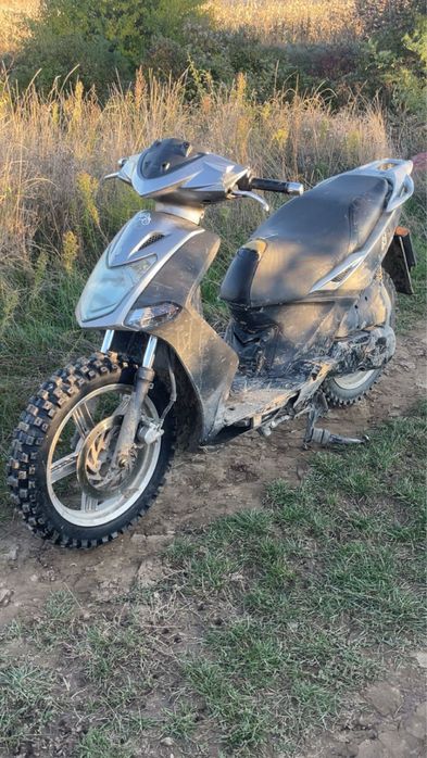 Vând scuter Kymco 200 cm