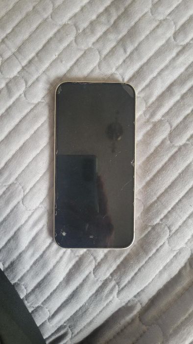 Продам Айфон 13