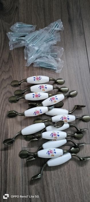 Vând mânere mobila