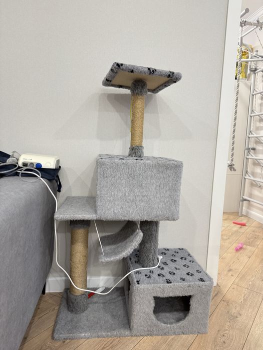 Продам домик для кошки в хорошем состоянии, большой.