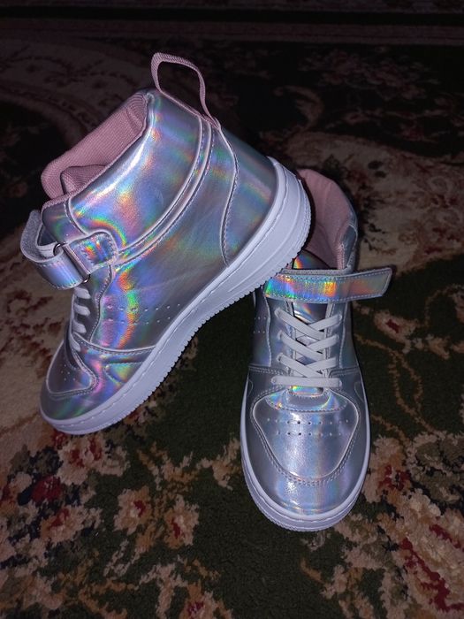 Продам обувь 34размера  для девочки привезли из Германии