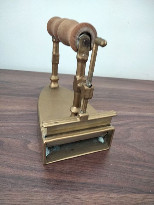 Călcător vechi, bronz