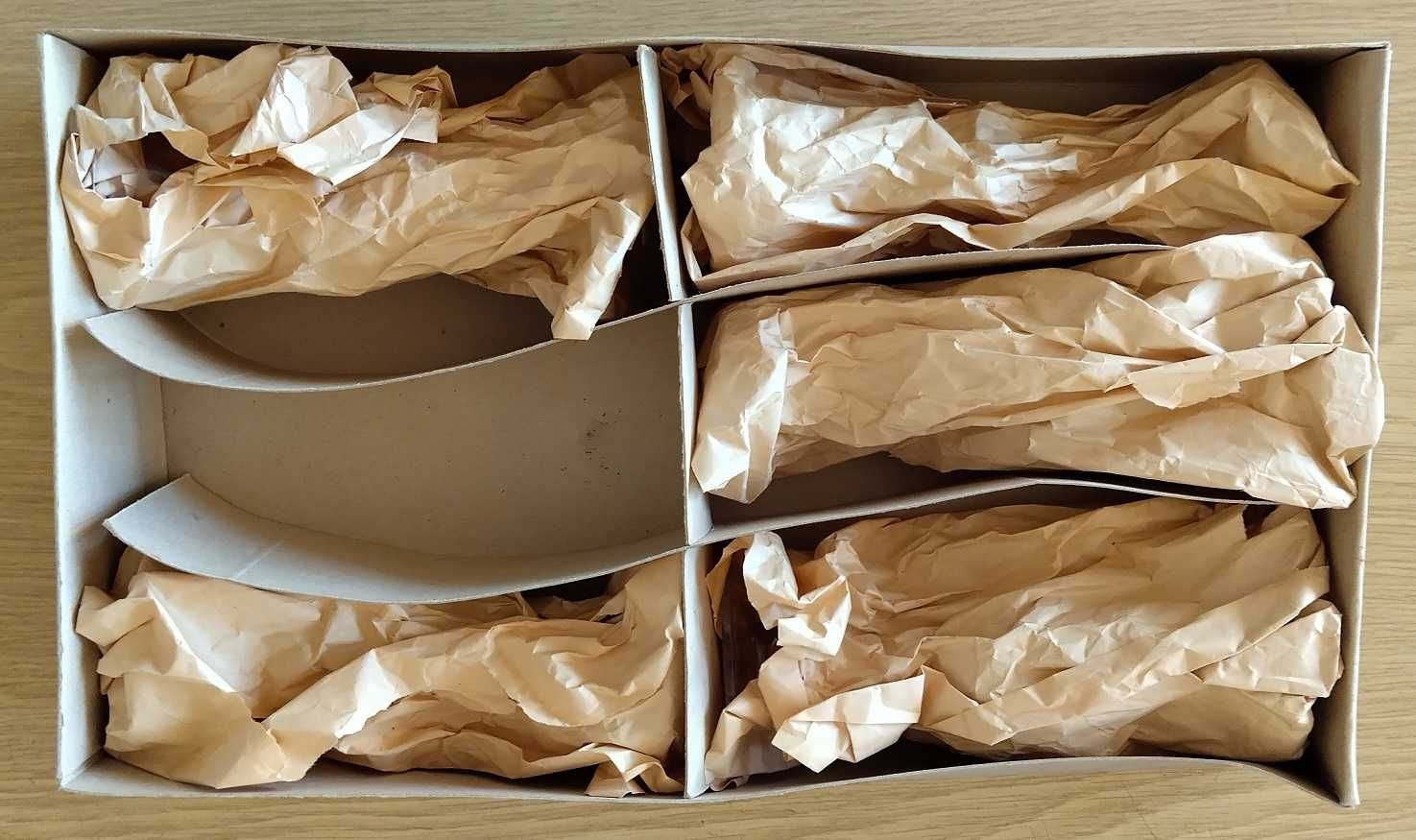 Продавам 5 броя кристални чаши със столче на завод "Кварц" Сливен