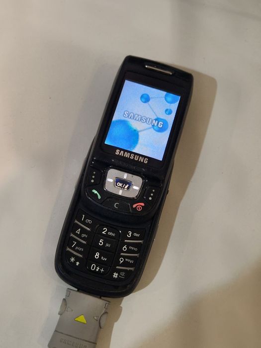 Telefon Samsung D500 funcțional doar cu încărcătorul in priza