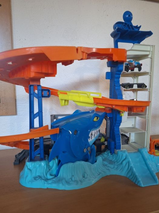 Игрален комплект Hot wheels писта за акули
