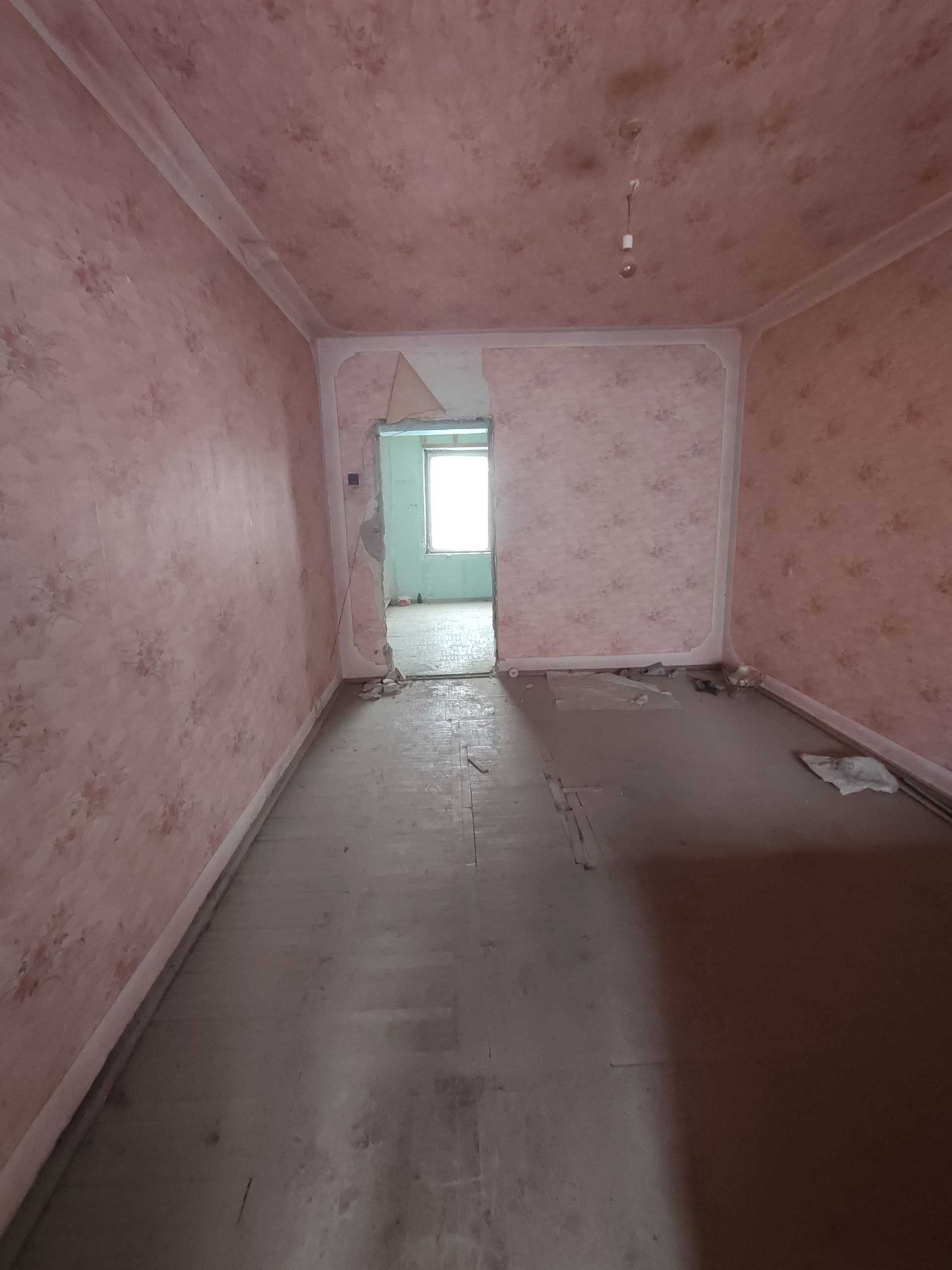 Продам 5-ти комнатную 180м2  Совмин.дом Дружба Народов
